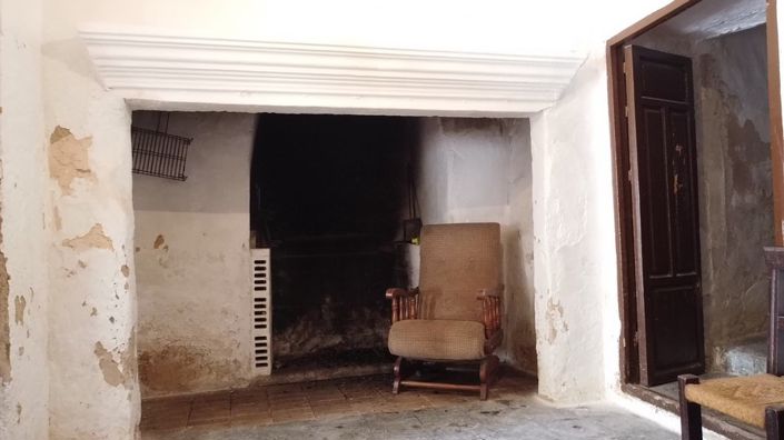 Image No.13-6 Bed Property for sale