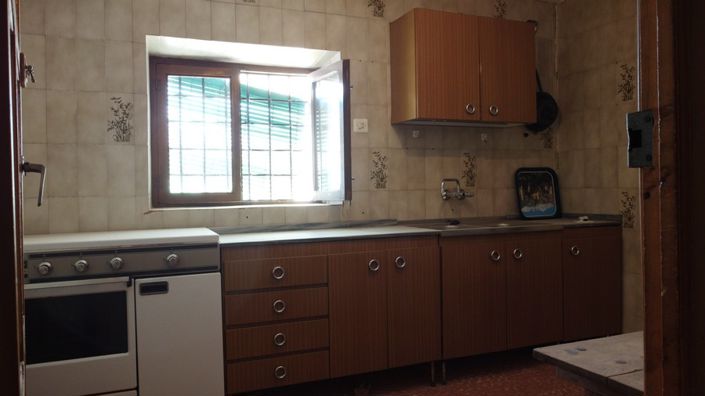 Image No.20-6 Bed Property for sale