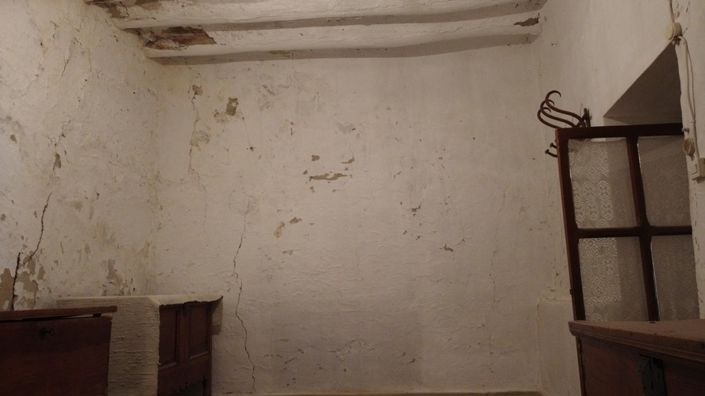 Image No.27-6 Bed Property for sale