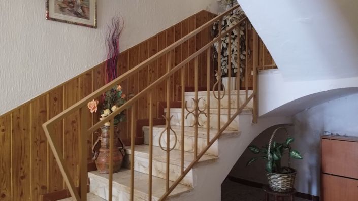 Image No.15-5 Bed Property for sale