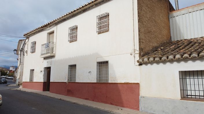 Image No.3-5 Bed Property for sale