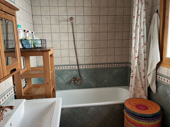 Image No.17-3 Bed Property for sale