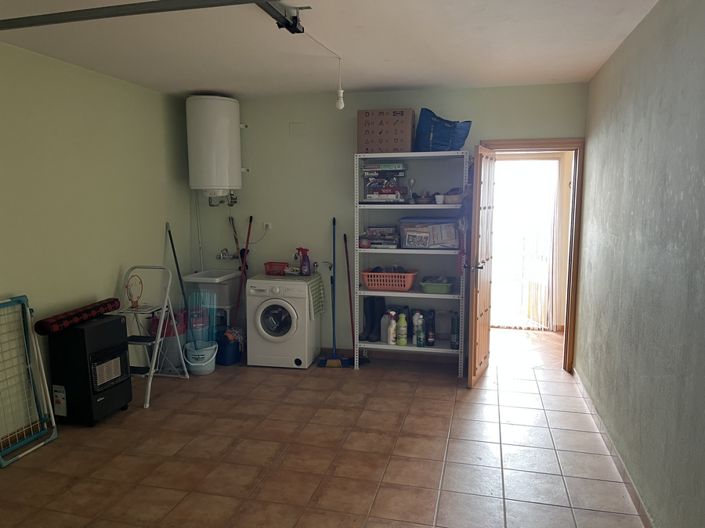 Image No.27-3 Bed Property for sale