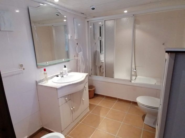 Image No.12-5 Bed Property for sale