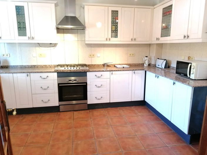 Image No.17-5 Bed Property for sale