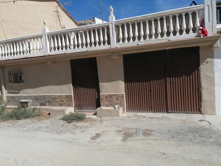 Image No.26-5 Bed Property for sale