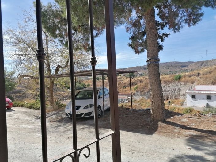 Image No.8-5 Bed Property for sale