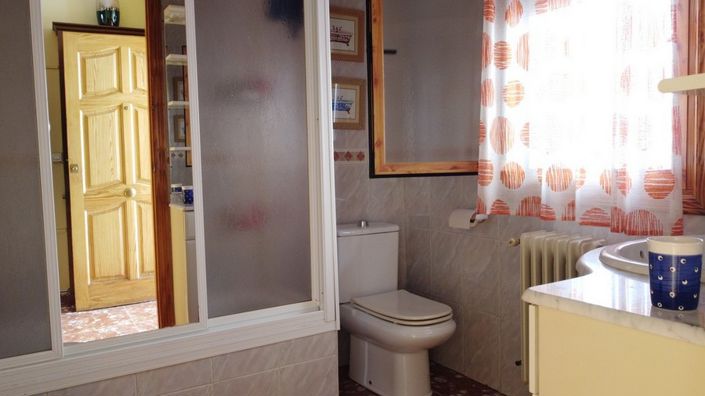 Image No.12-3 Bed Property for sale