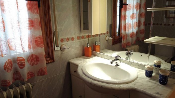 Image No.13-3 Bed Property for sale