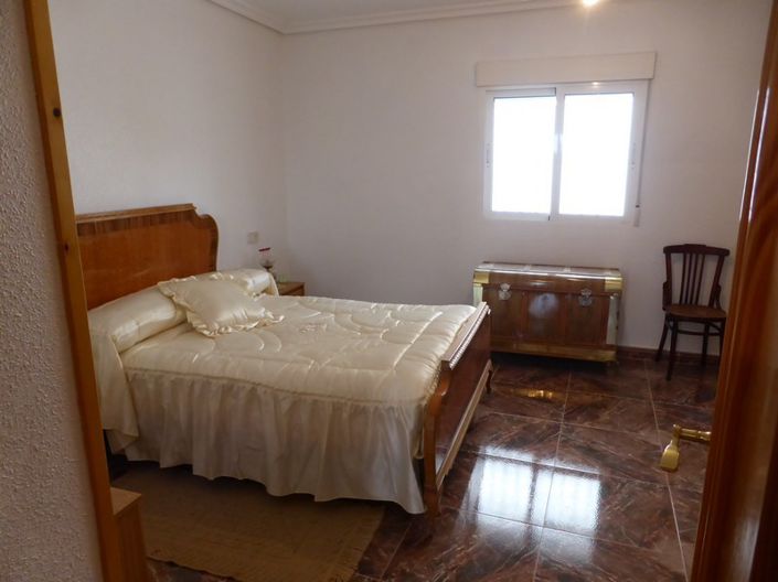 Image No.12-4 Bed Property for sale