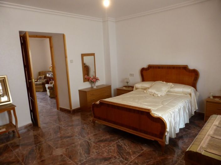 Image No.13-4 Bed Property for sale