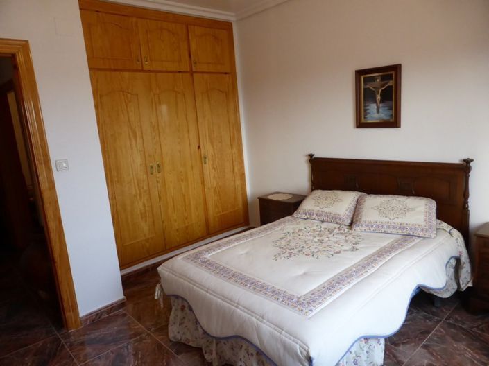 Image No.17-4 Bed Property for sale