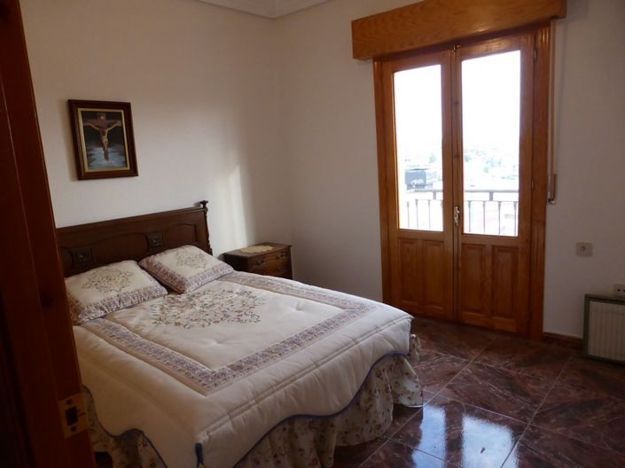 Image No.18-4 Bed Property for sale