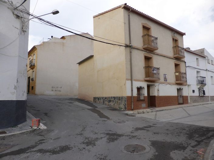 Image No.30-4 Bed Property for sale