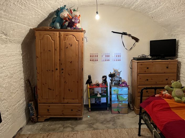 Image No.8-2 Bed House for sale