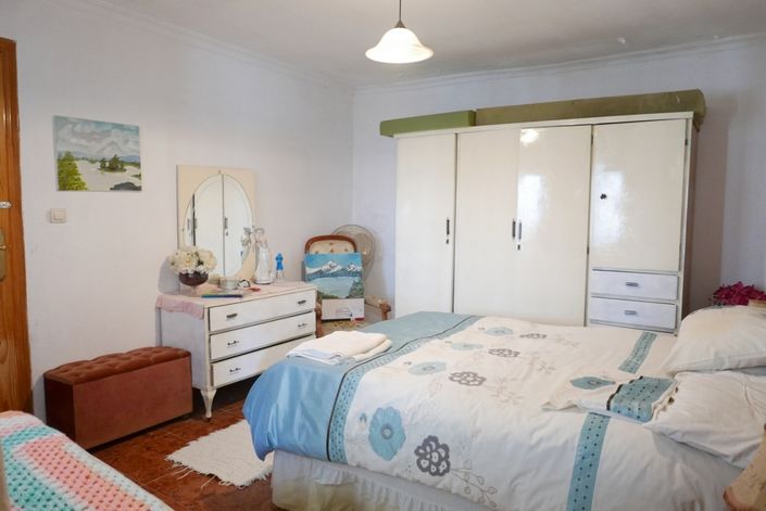 Image No.14-7 Bed Property for sale