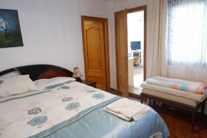 Image No.15-7 Bed Property for sale