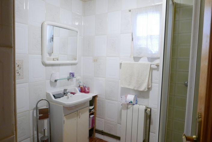 Image No.16-7 Bed Property for sale