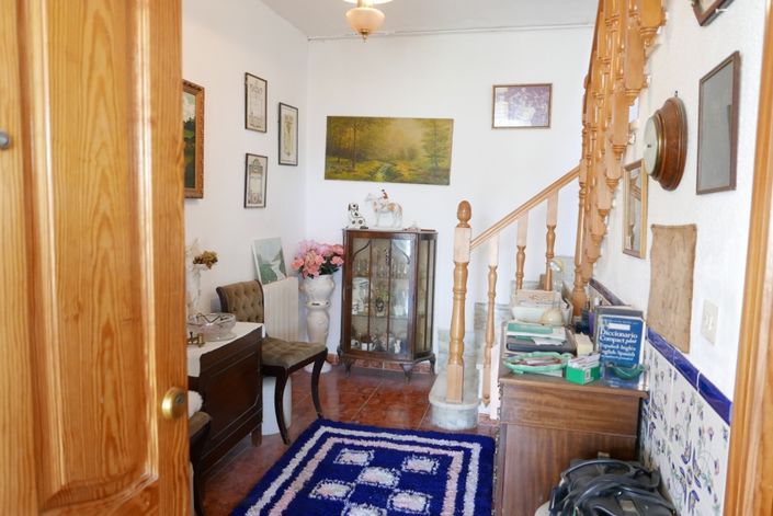 Image No.17-7 Bed Property for sale