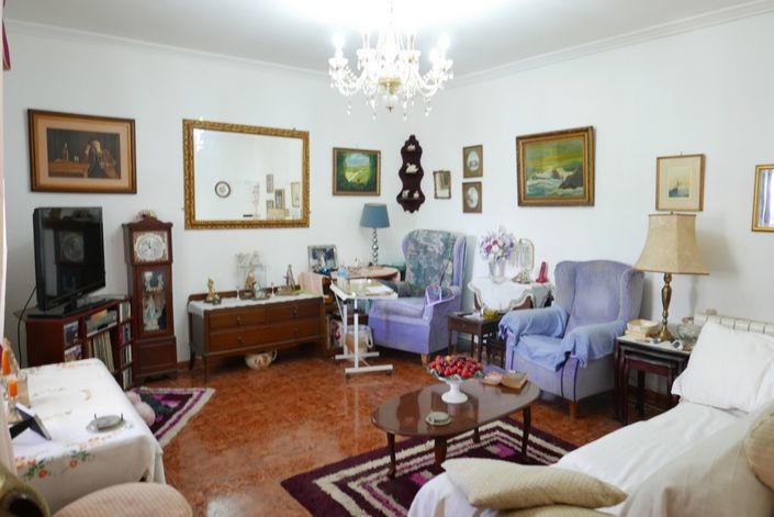 Image No.18-7 Bed Property for sale