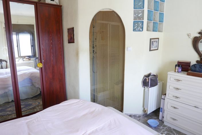 Image No.32-7 Bed Property for sale