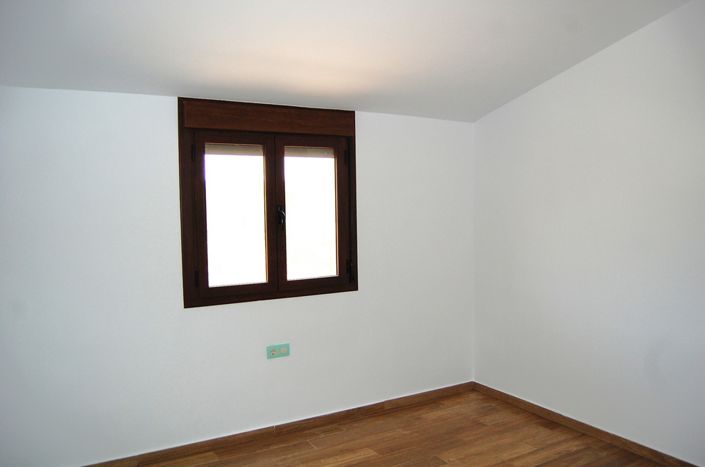 Image No.13-3 Bed Property for sale