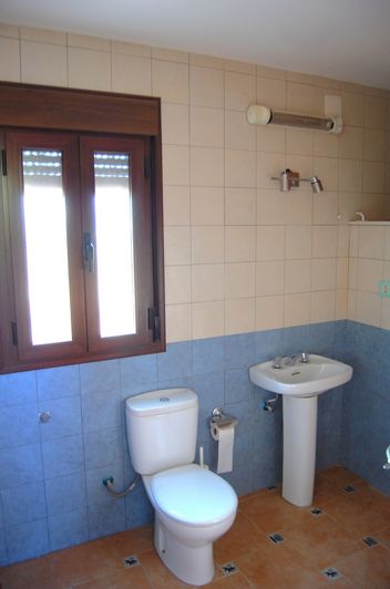 Image No.20-3 Bed Property for sale