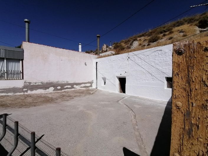 Image No.7-6 Bed House for sale