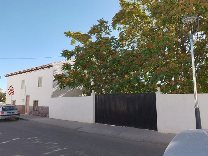 Image No.5-6 Bed Property for sale