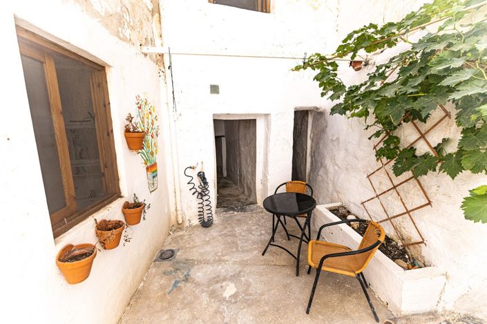 Image No.13-6 Bed Property for sale