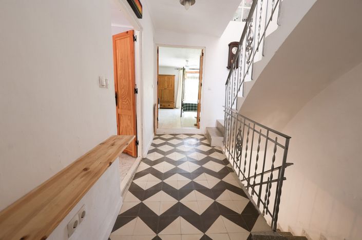 Image No.15-6 Bed Property for sale