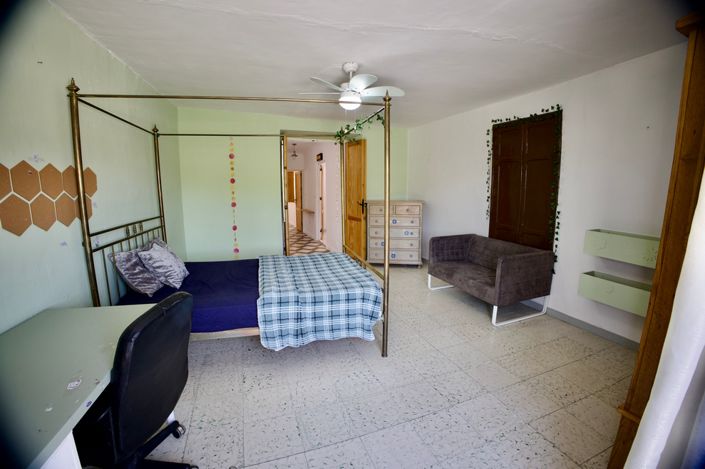 Image No.19-6 Bed Property for sale