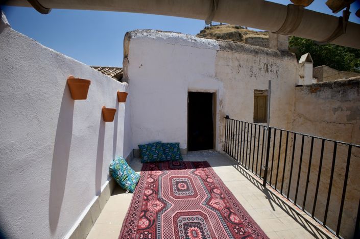 Image No.26-6 Bed Property for sale