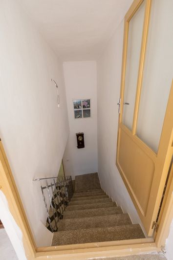 Image No.37-6 Bed Property for sale