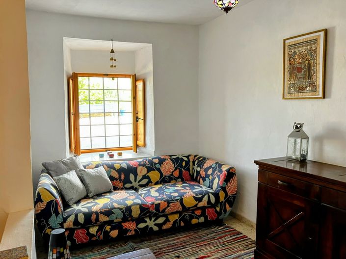 Image No.38-6 Bed Property for sale