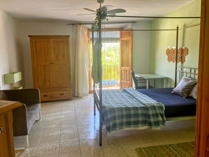 Image No.40-6 Bed Property for sale