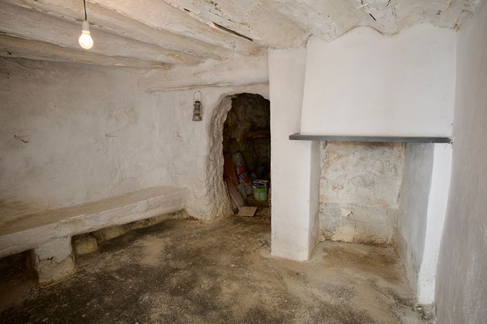 Image No.45-6 Bed Property for sale