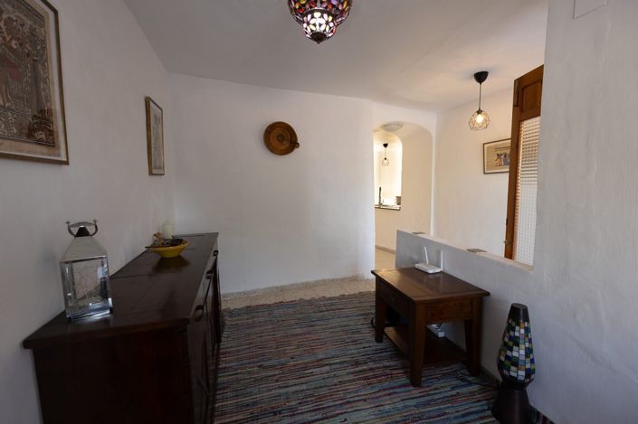 Image No.6-6 Bed Property for sale