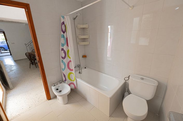 Image No.10-6 Bed Property for sale