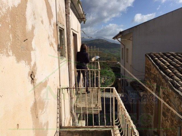 Image No.11-2 Bed House for sale