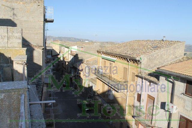 Image No.21-3 Bed Townhouse for sale