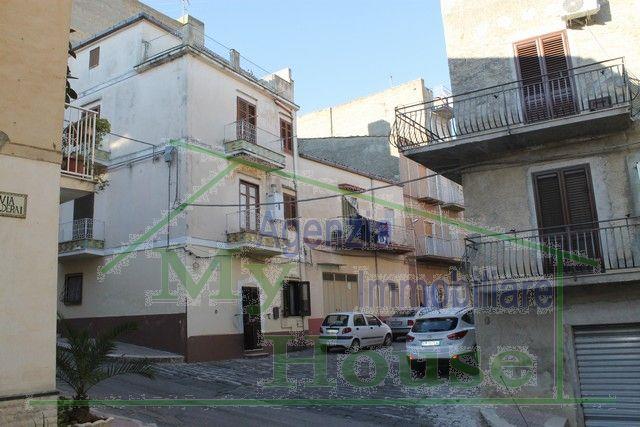 Image No.24-3 Bed Townhouse for sale