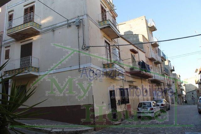 Image No.26-3 Bed Townhouse for sale