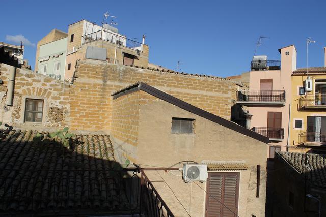 Image No.12-3 Bed Townhouse for sale