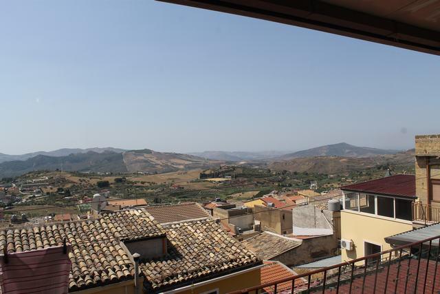 Image No.18-3 Bed Townhouse for sale