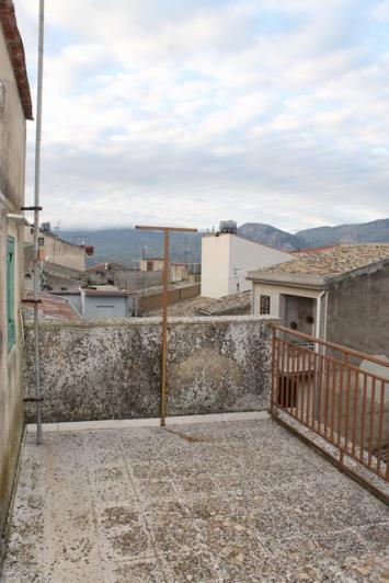 Image No.20-3 Bed House for sale