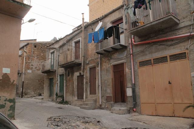 Image No.2-2 Bed Townhouse for sale