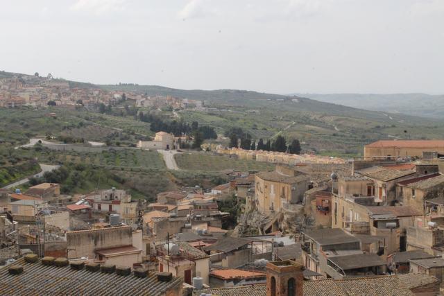 Image No.13-3 Bed House for sale