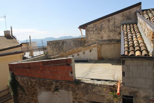 Image No.2-2 Bed Townhouse for sale