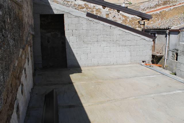 Image No.9-2 Bed Townhouse for sale